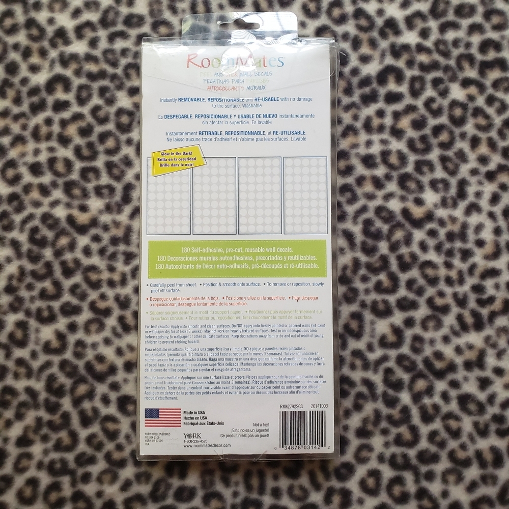 RoomMates Glow in the Dark Dots Peel and Stick Wall Decals, Brand New, 180 Total - Picture 5 of 9